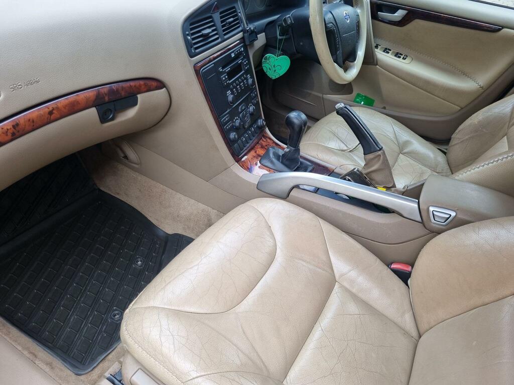 Volvo XC70 2.4 D5 Se Lux Silver #14