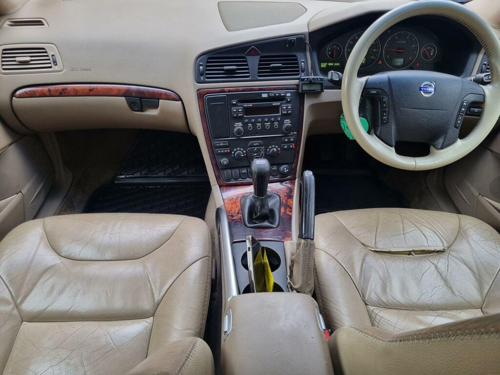 Volvo XC70 2.4 D5 Se Lux Silver #13