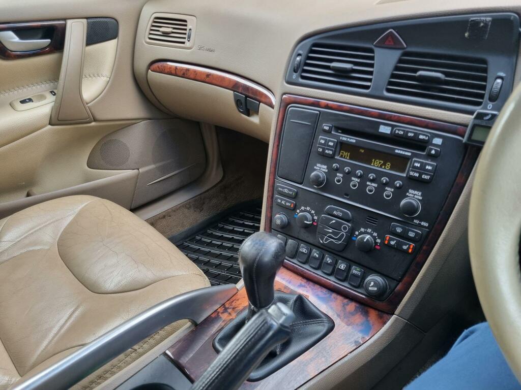Volvo XC70 2.4 D5 Se Lux Silver #21