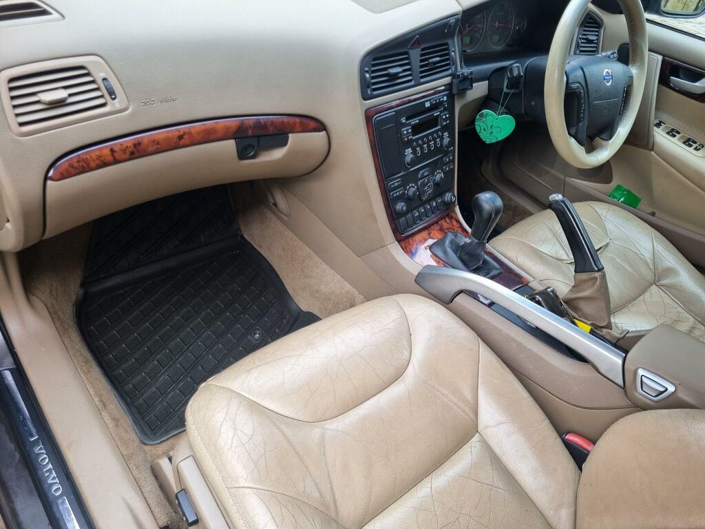 Volvo XC70 2.4 D5 Se Lux Silver #15