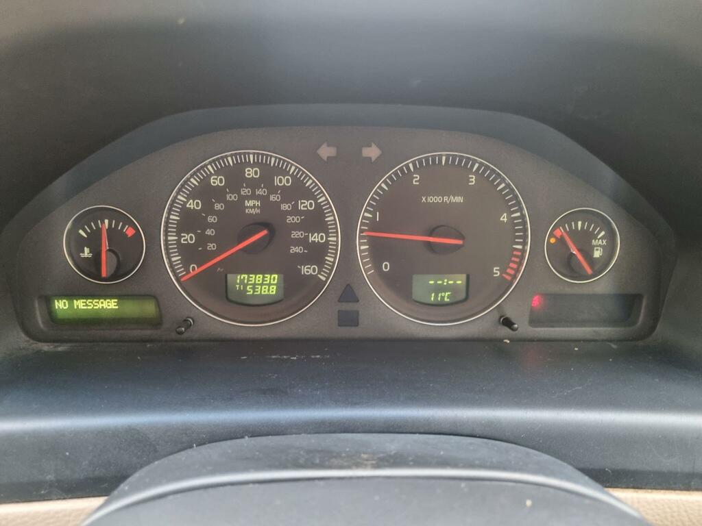 Volvo XC70 2.4 D5 Se Lux Silver #19