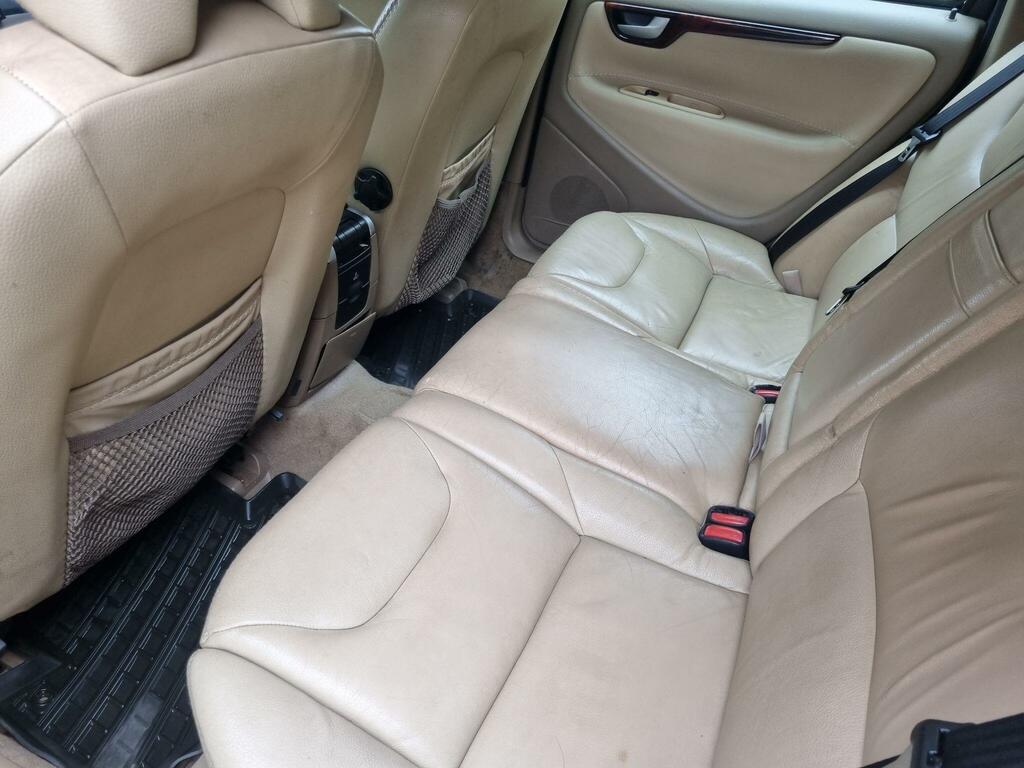 Volvo XC70 2.4 D5 Se Lux Silver #17