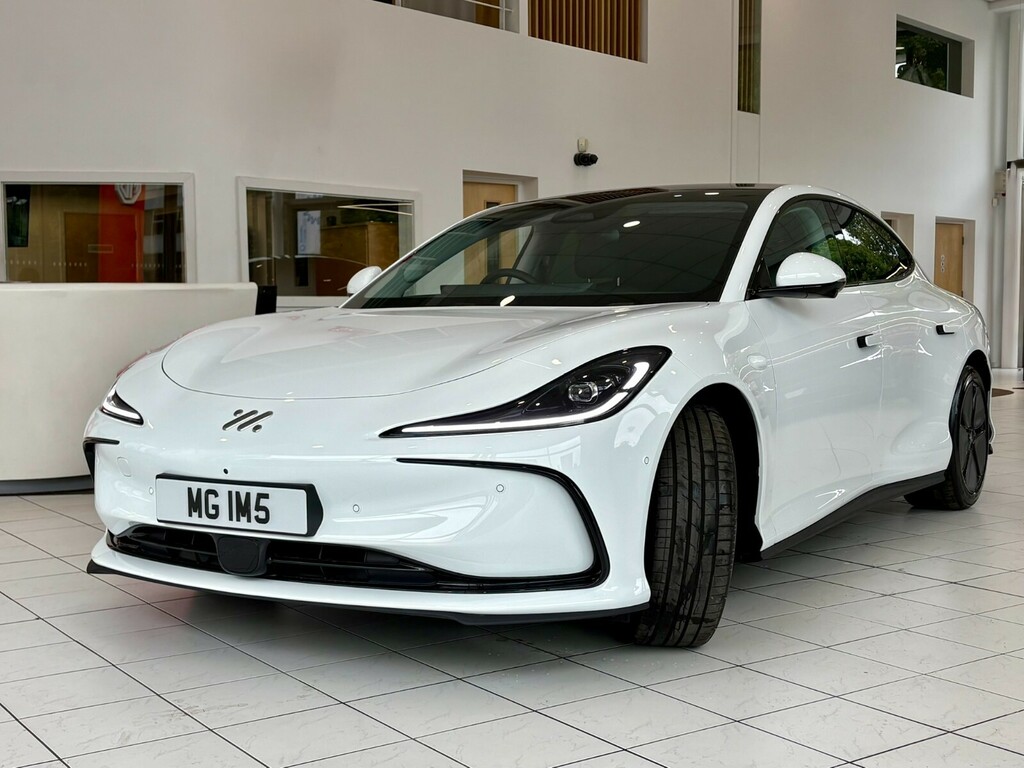 MG IM5 217Kw Standard Range 75Kwh White #3
