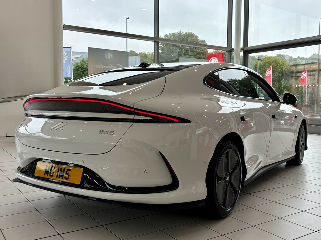 MG IM5 217Kw Standard Range 75Kwh White #5
