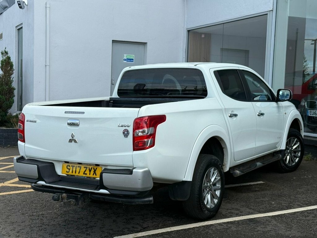 Mitsubishi L200 2L Dc Titan JO10RRD White #6