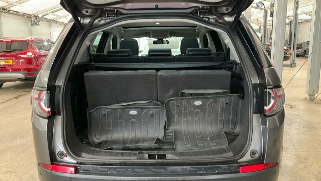 Land Rover Discovery Sport 2L Hse Black FY17PCV Grey #6