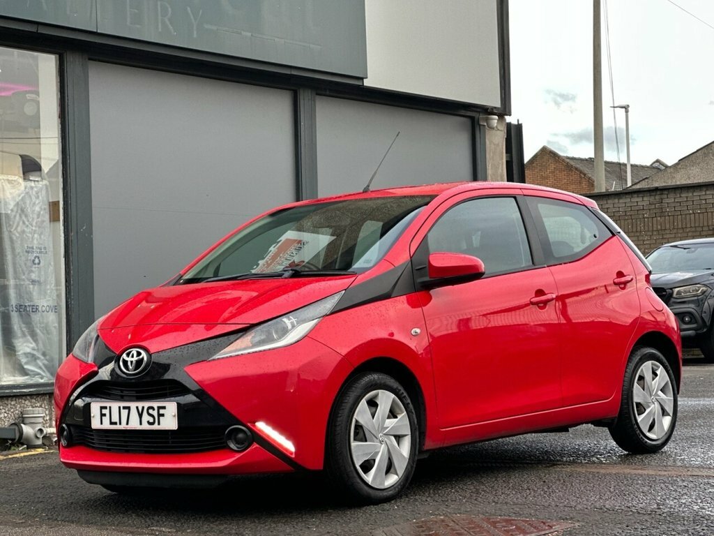 Toyota Aygo 1L X-play Red