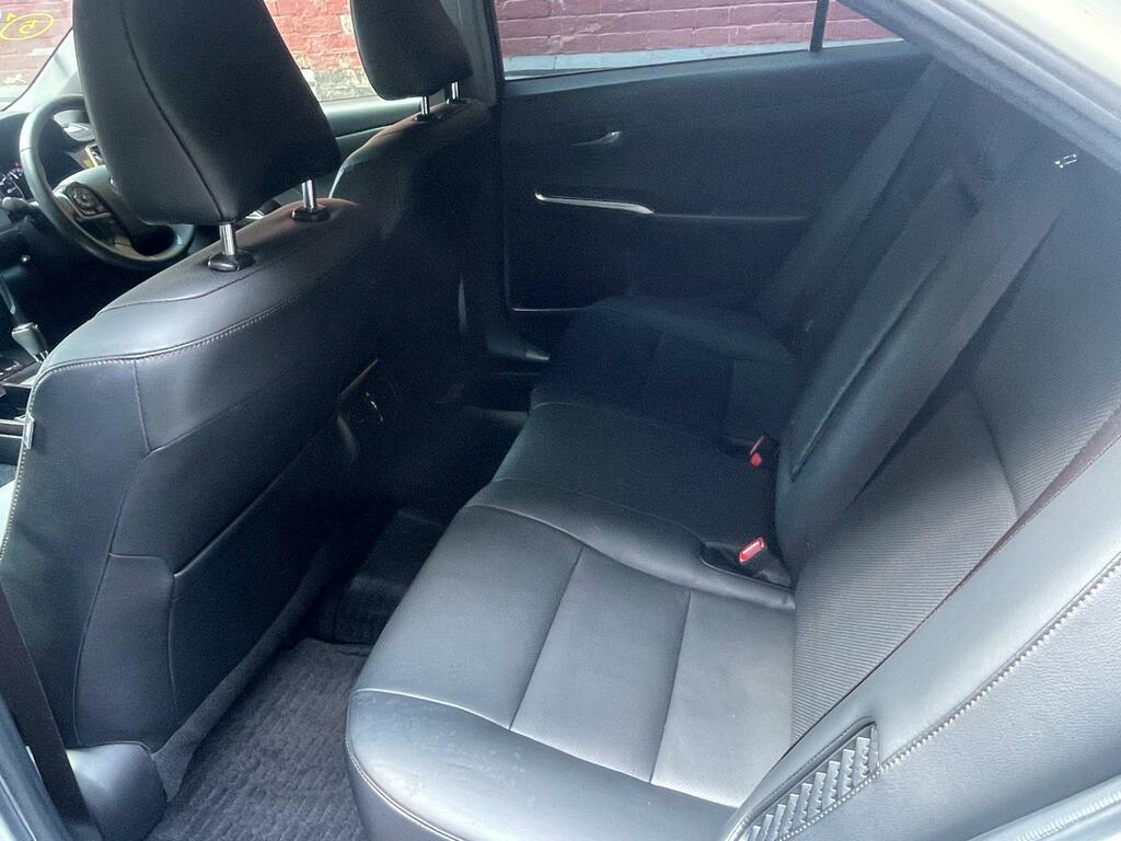 Toyota Camry 2.5 Vvt-h Saloon White #16