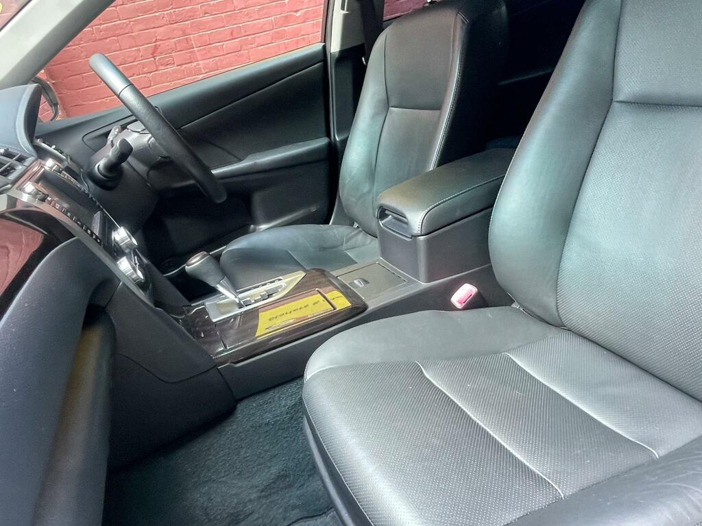 Toyota Camry 2.5 Vvt-h Saloon White #18