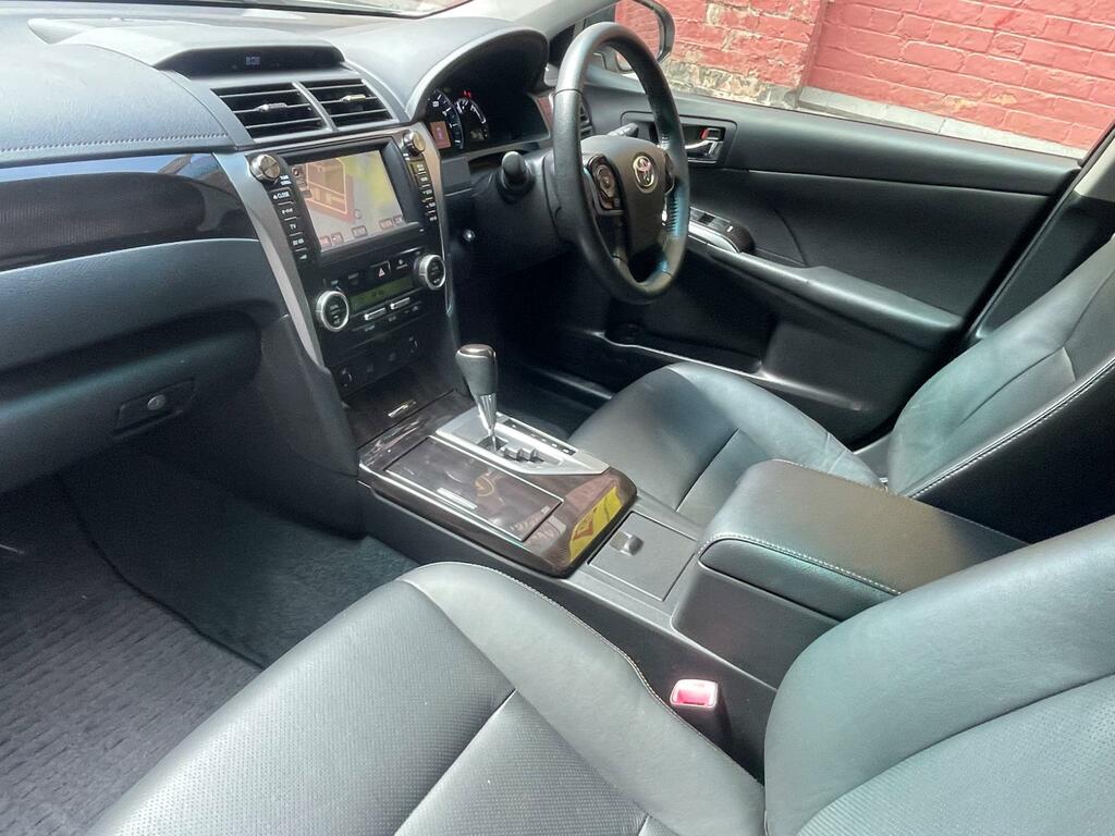 Toyota Camry 2.5 Vvt-h Saloon White #13