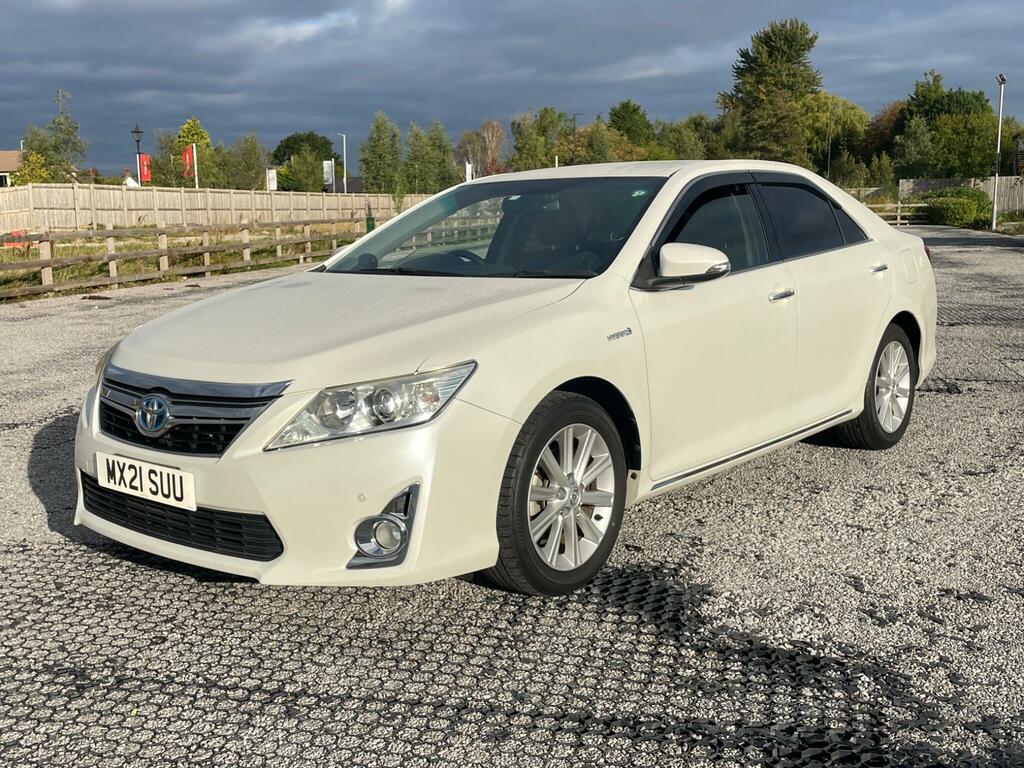Toyota Camry 2.5 Vvt-h Saloon White #1