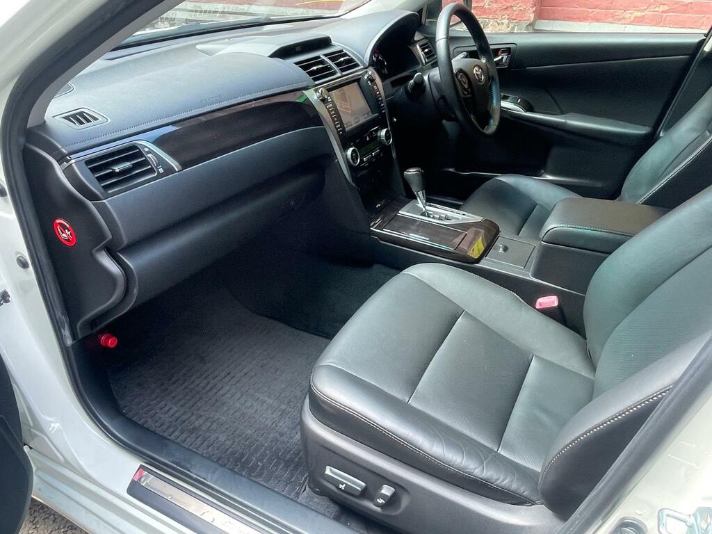 Toyota Camry 2.5 Vvt-h Saloon White #12