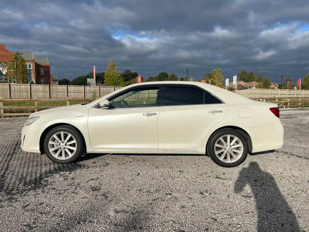 Toyota Camry 2.5 Vvt-h Saloon White #30