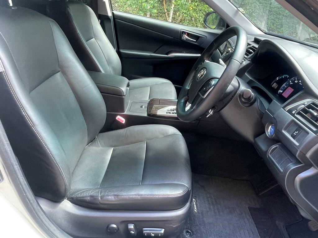 Toyota Camry 2.5 Vvt-h Saloon White #14