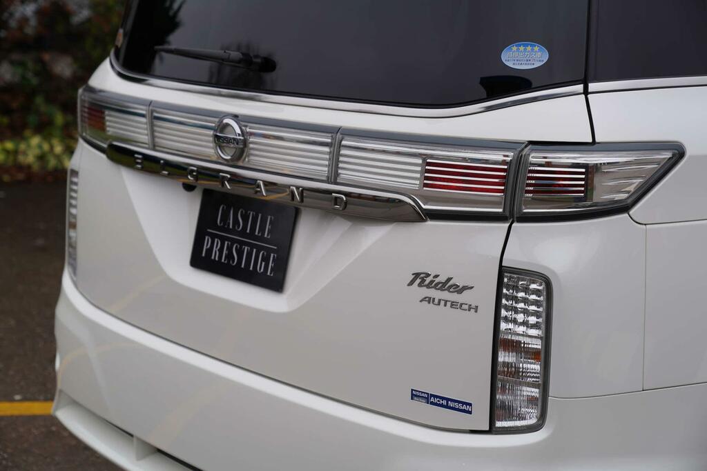 Nissan Elgrand Mpv 2.5 Rider Facelift 8 Seats 201515 White #5