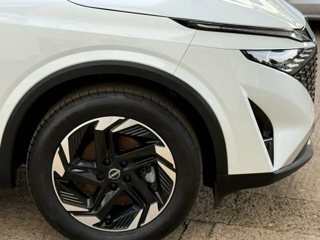 Nissan Qashqai Dig-t Mhev N-connecta Suv CV25GWP White #2