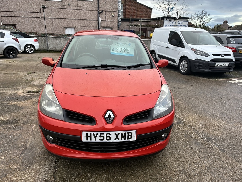 Renault Clio Dynamique 16V Red #2