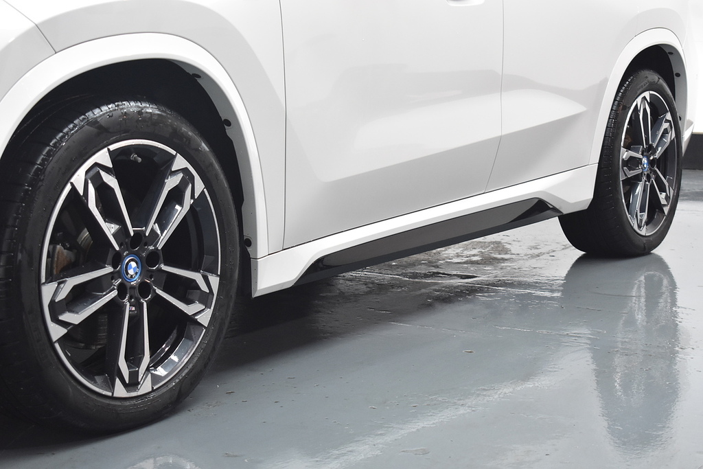 BMW iX1 Ix1 Xdrive 30 M Sport LO73WTN White #6