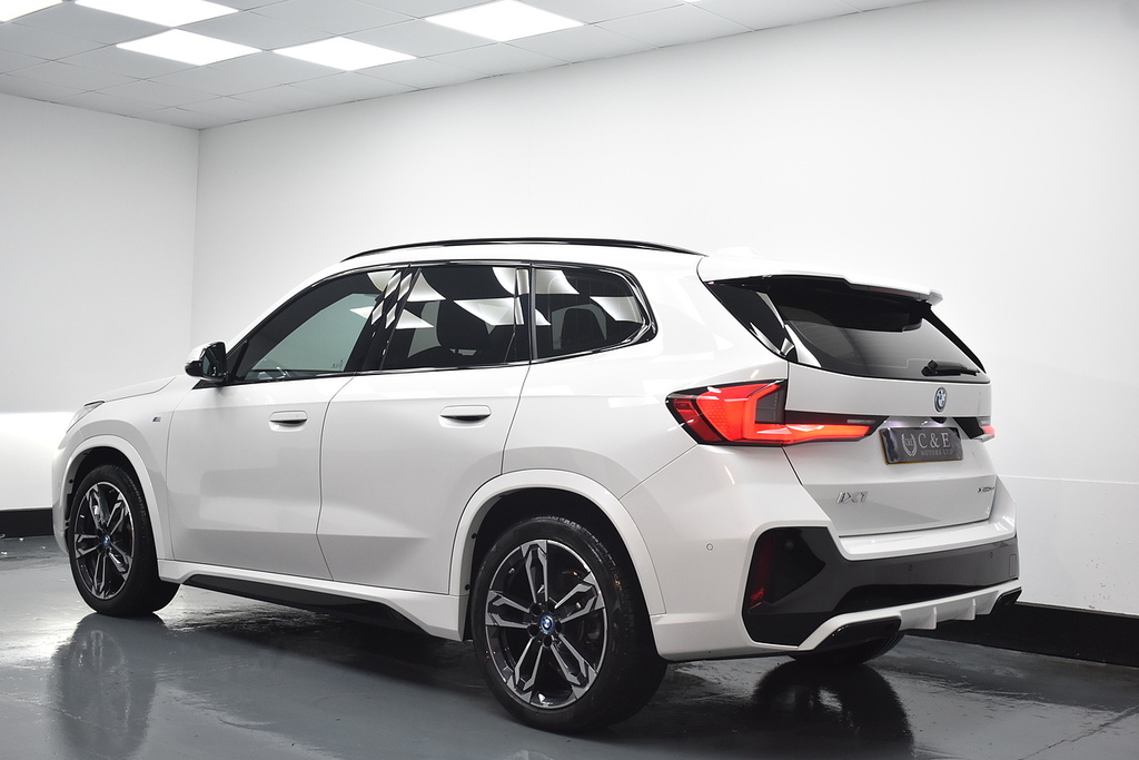 BMW iX1 Ix1 Xdrive 30 M Sport LO73WTN White #4