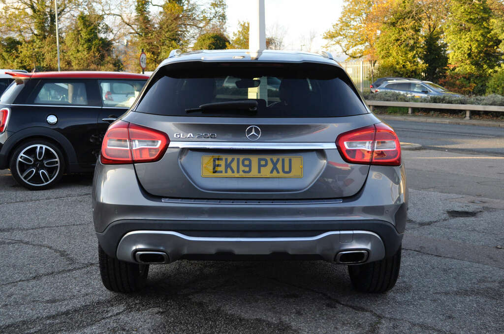 Mercedes-Benz GLA Class 1.6 Gla 200 Sport Executive EK19PXU Grey #2