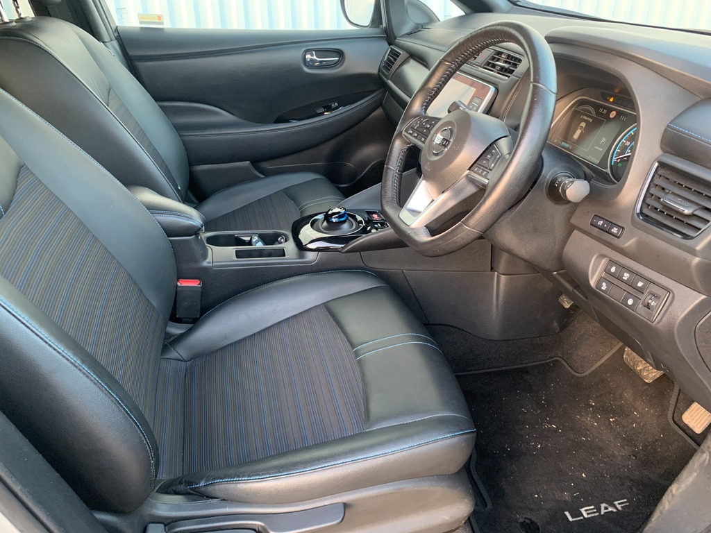 Nissan Leaf 40Kwh N-connecta Hatchback 150 SV69WKW Silver #6