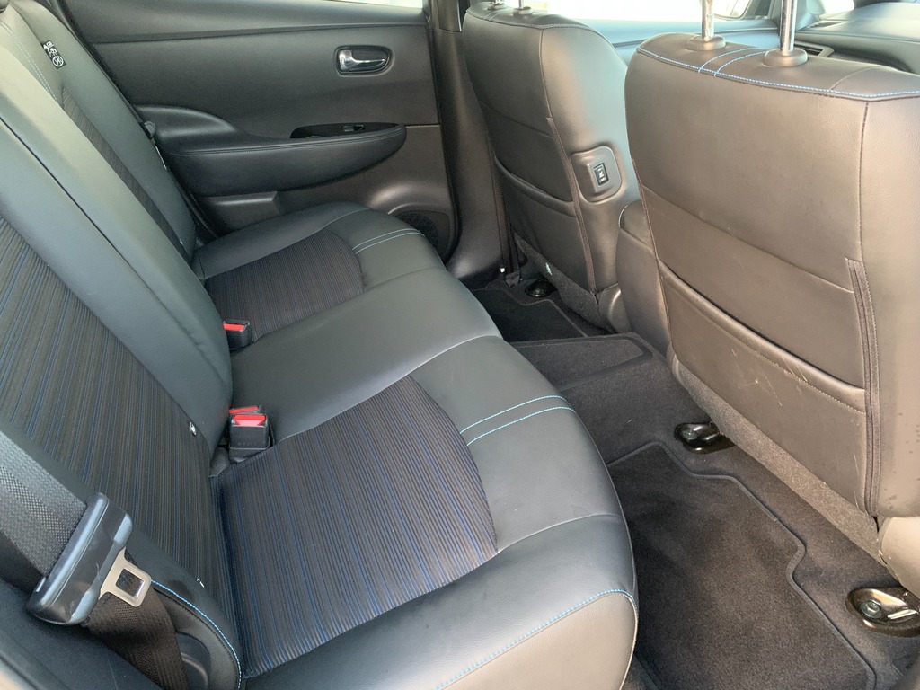 Nissan Leaf 40Kwh N-connecta Hatchback 150 SV69WKW Silver #5