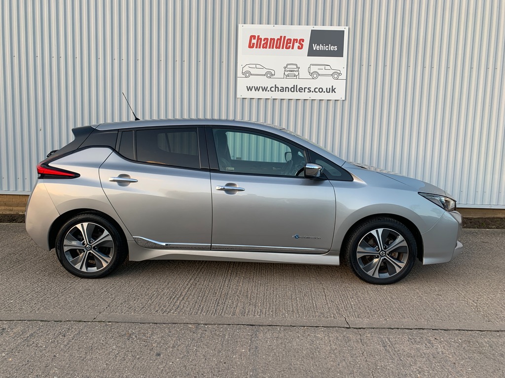 Nissan Leaf 40Kwh N-connecta Hatchback 150 SV69WKW Silver #4