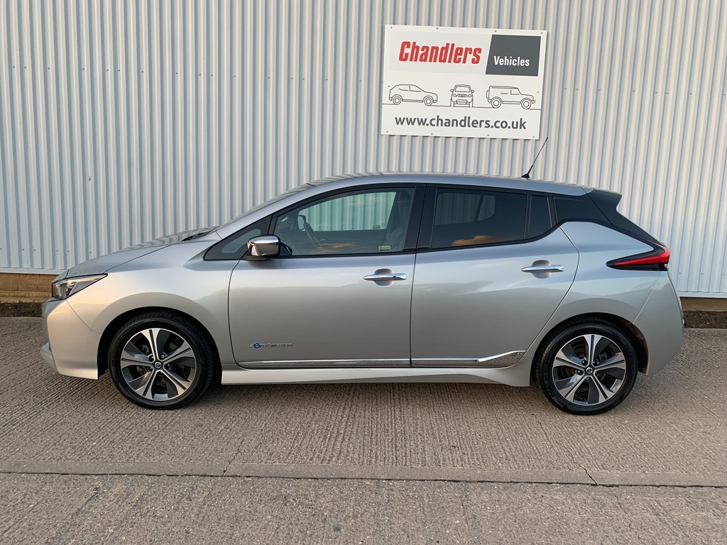Nissan Leaf 40Kwh N-connecta Hatchback 150 SV69WKW Silver #3
