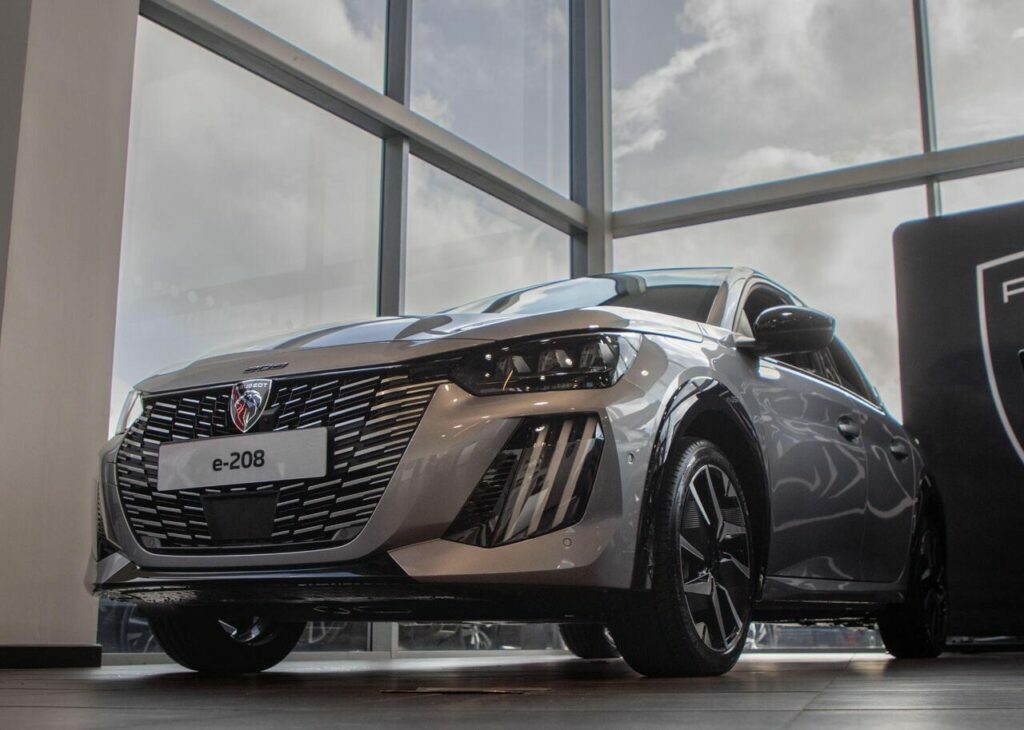 Peugeot e-208 Hatchback Grey #4