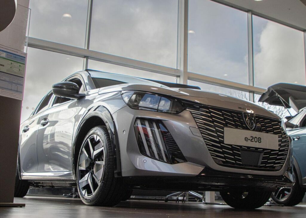 Peugeot e-208 Hatchback Grey #3