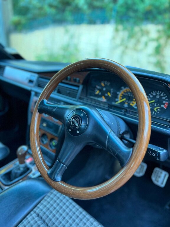 Mercedes-Benz 190 E White #22