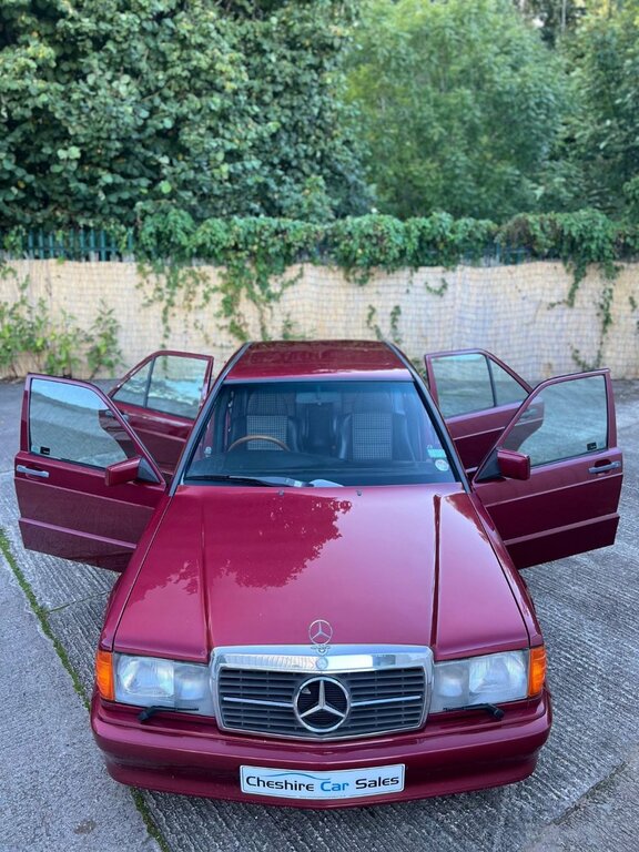 Mercedes-Benz 190 E White #29
