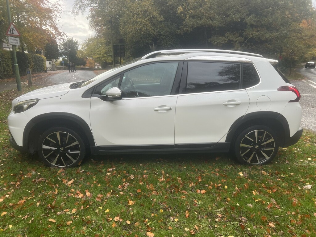 Peugeot 2008 1.2 Puretech Allure YA66ZVR White #5