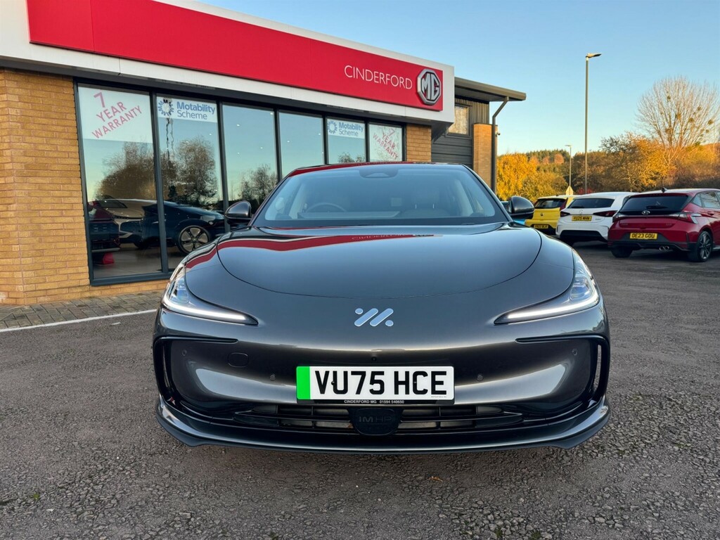 MG IM5 75Kwh Standard Range Saloon VU75HCE Silver #4