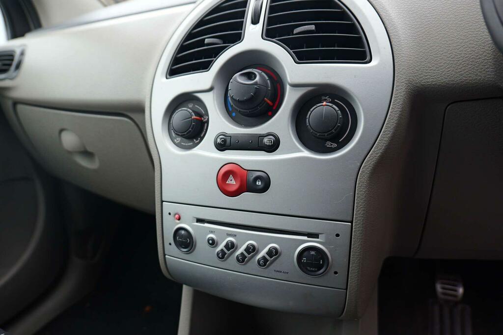 Renault Modus 1.6 16V Privilege Gold #22