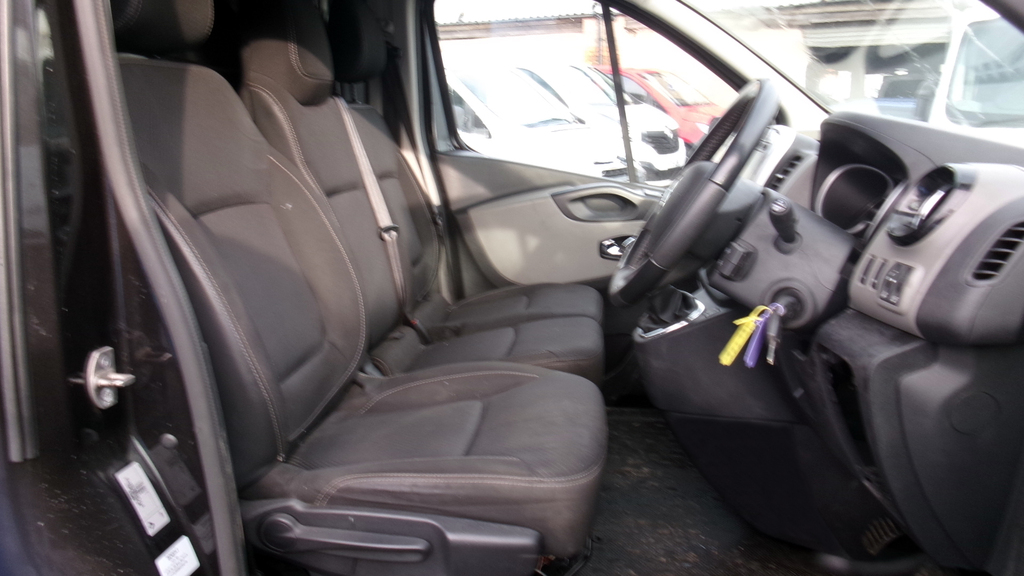 Renault Trafic Renault Trafic 2019 DM19KXB Black #2