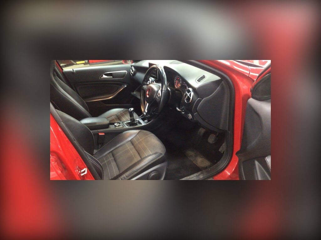 Mercedes-Benz A Class 1.6 A200 Blueefficiency Sport Hatchback MU13DDD Red #4