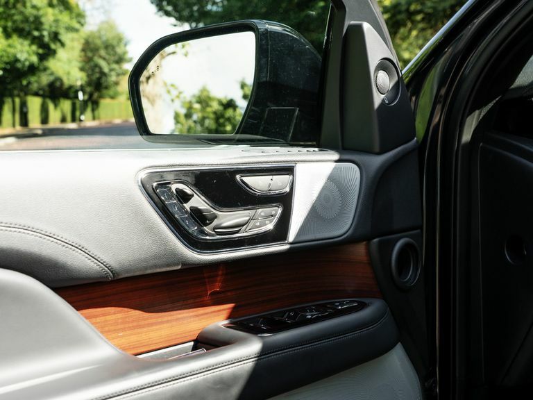 Lincoln Navigator Presidential Black #24