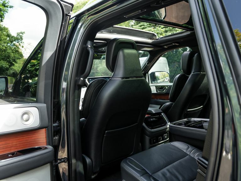 Lincoln Navigator Presidential Black #27