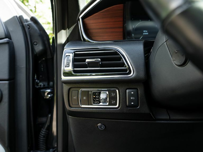 Lincoln Navigator Presidential Black #32
