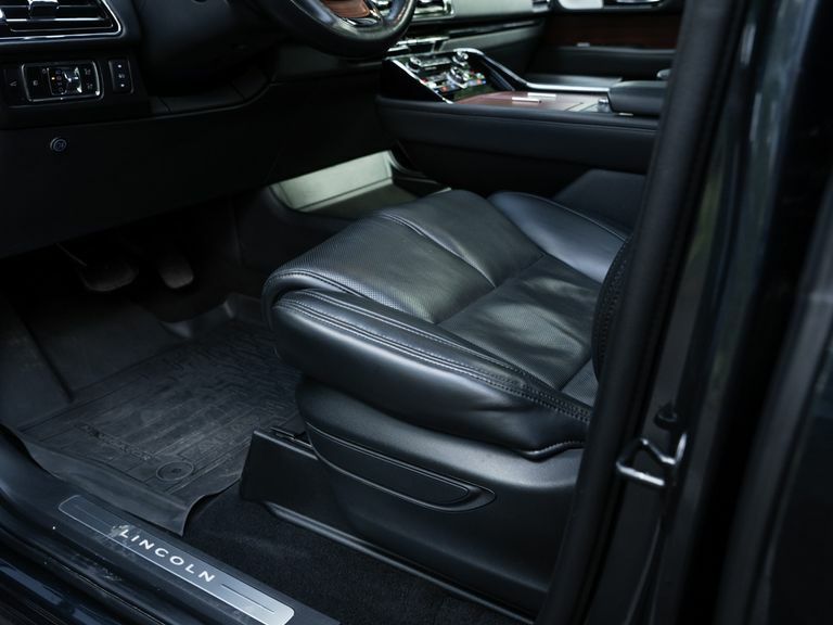 Lincoln Navigator Presidential Black #22