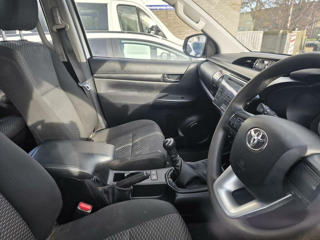 Toyota HILUX Pickup 2.4 D-4d Active 4Wd Euro 6 3.5T 2018 White #6