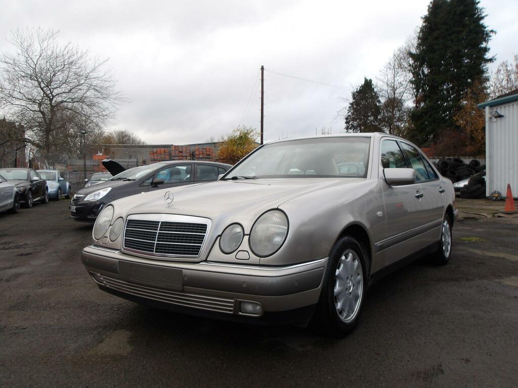 Mercedes-Benz E Class 3.2 E320 Elegance Silver #2
