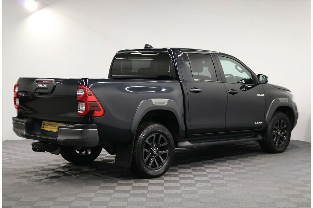 Toyota HILUX D-4d Invincible X Black #6