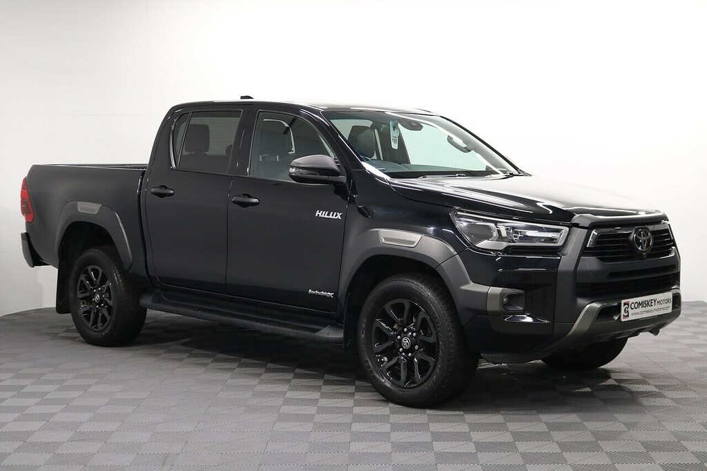 Toyota HILUX D-4d Invincible X Black