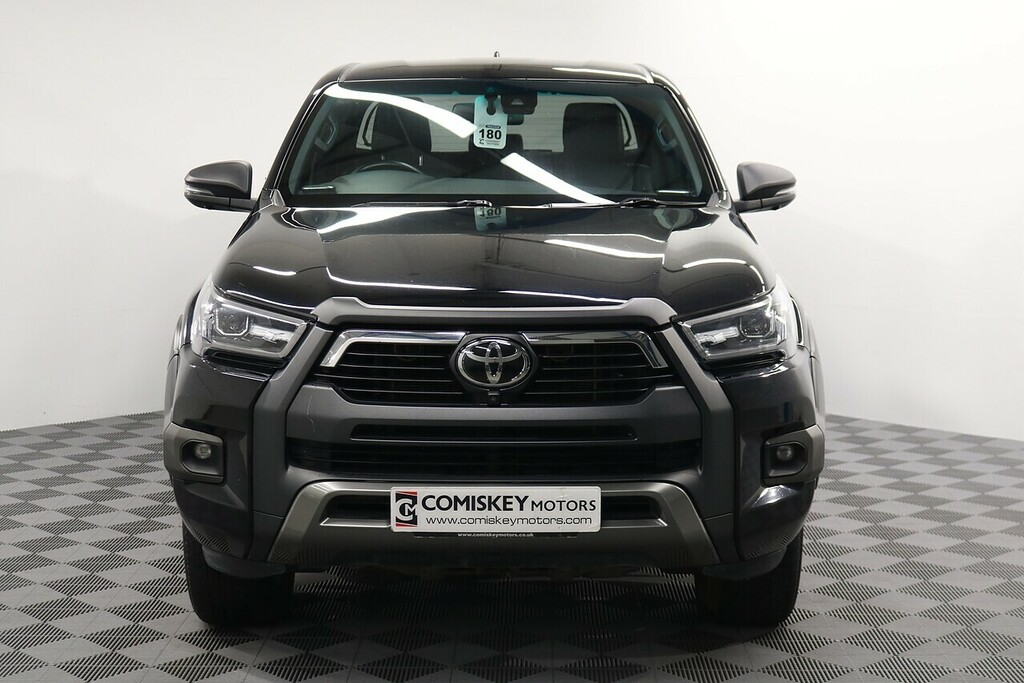 Toyota HILUX D-4d Invincible X Black #2
