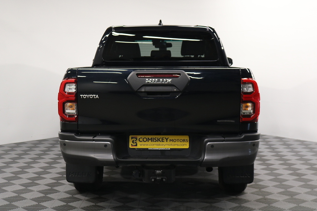 Toyota HILUX D-4d Invincible X Black #5