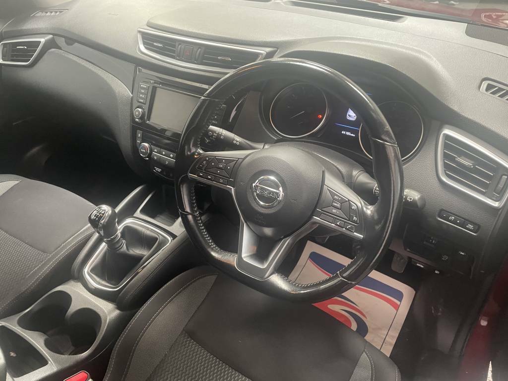 Nissan Qashqai Hatchback 1.3 Dig-t 160 Acenta Premium Red #3
