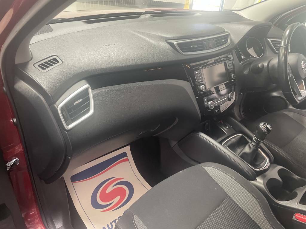 Nissan Qashqai Hatchback 1.3 Dig-t 160 Acenta Premium Red #4