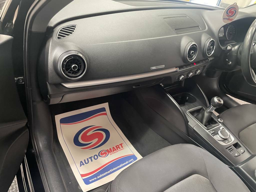 Audi A3 Sportback 2.0 Tdi Se Technik Black #4
